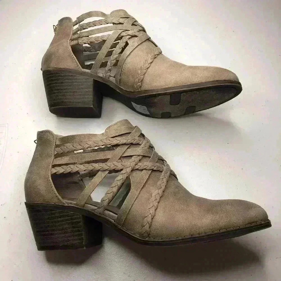 Fergalicious By Fergie 7M Criss Cross Strappy Taupe Bootie Zip Back - Picture 6 of 7